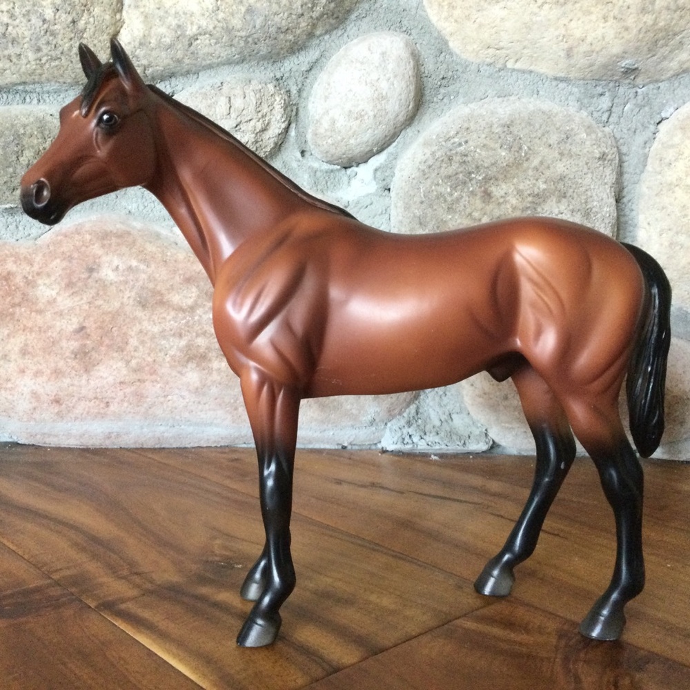 ✔️ Breyer Triple Crown American Pharoah Statue